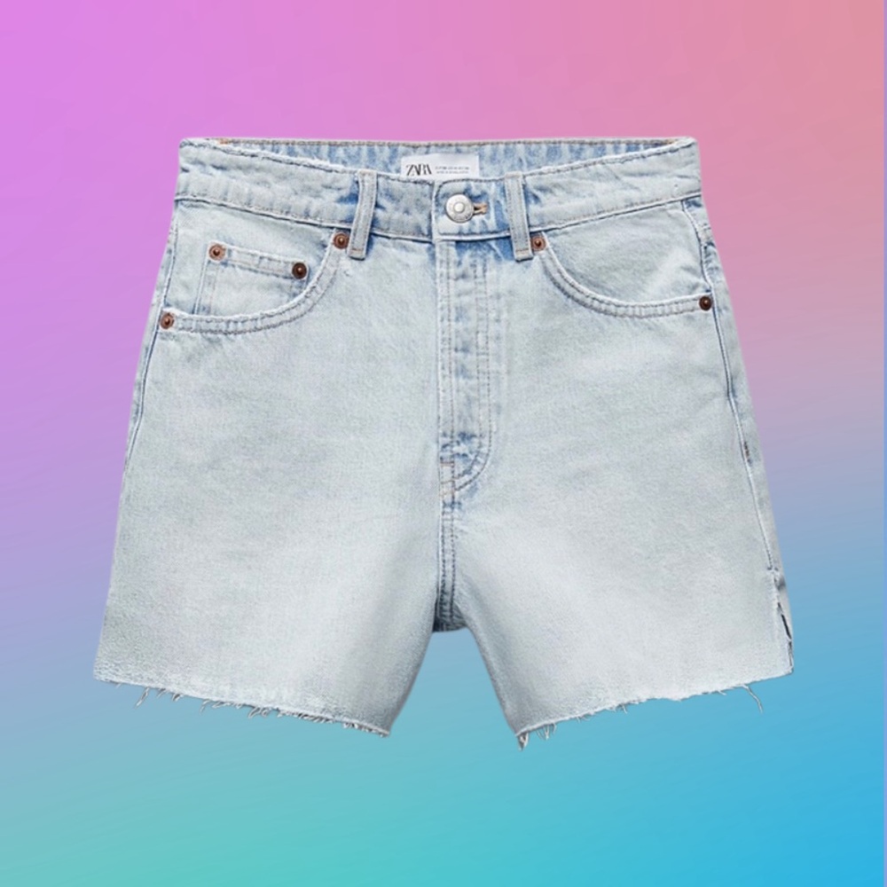 NWT 🩵 ZARA cutoff shorts in light denim wash. SIZE 4